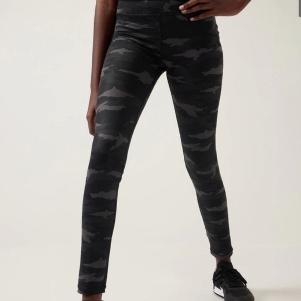 Athleta Printed Chit Chat tights/ Leggings